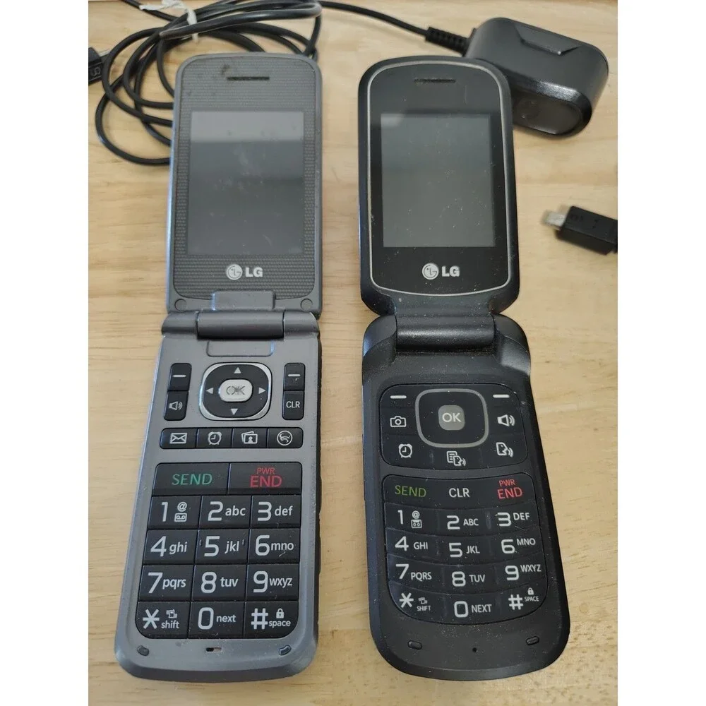 Vintage LG Filp Phones Lot Of Two Phones And 3 Chargers Preowned Both Work